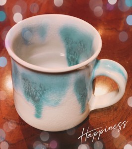もう一つの地場産品は『大堀相馬焼』。 このコーヒーカップに心を動かされ、家に連れて帰ってきました(*^-^*) 京月窯15代目 近藤京子さんの作品です。