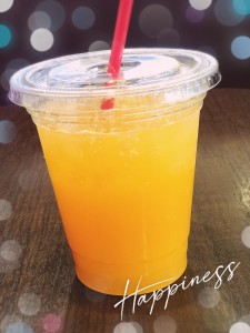 フレッシュジュース屋さん１００％オレンジジュース♡ おいしいよね～(o^^o) ビタミン補給で美容に・・・♡